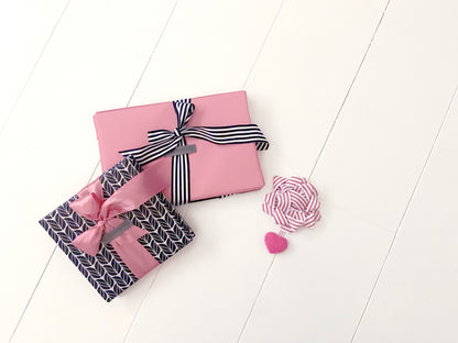 EverBox Bundle of 10: Medium Pink Collapsible Gift Box with Black + White Grosgrain Ribbon